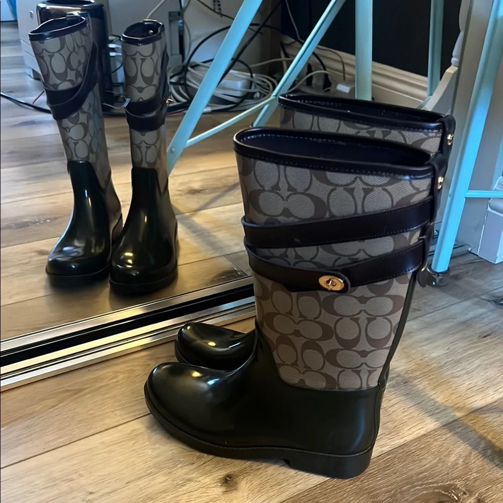 Coach, Brown Monogram Rain Boots, size 7-7.5 - Picture 4 of 5